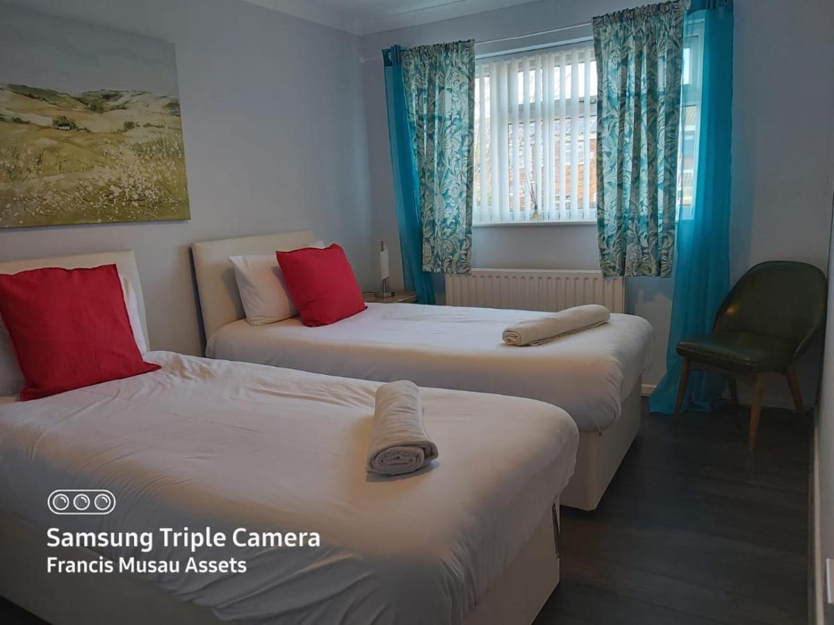 Penllech House - Huku Kwetu Notts - 3 Bedroom Spacious Lovely And Cosy With A Free Parking- Affordable And Suitable To Group Business Travellers Nottingham Zewnętrze zdjęcie