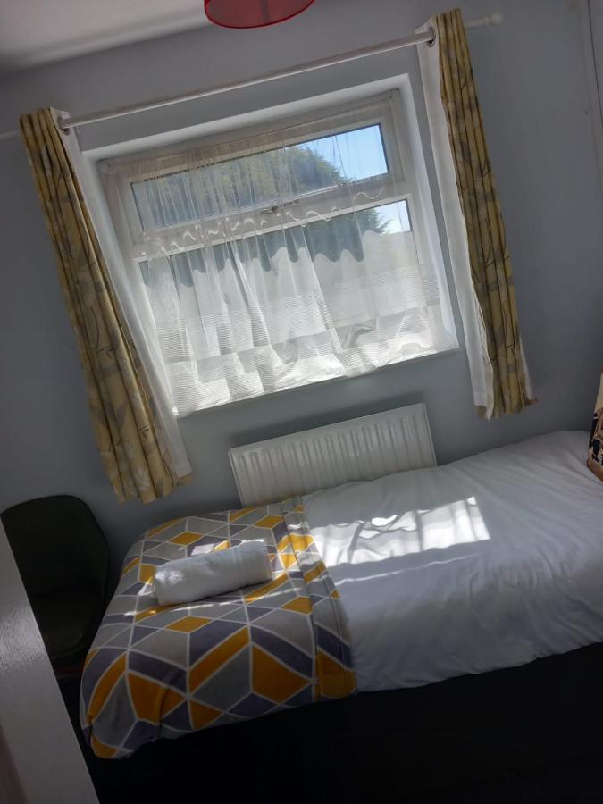 Penllech House - Huku Kwetu Notts - 3 Bedroom Spacious Lovely And Cosy With A Free Parking- Affordable And Suitable To Group Business Travellers Nottingham Zewnętrze zdjęcie