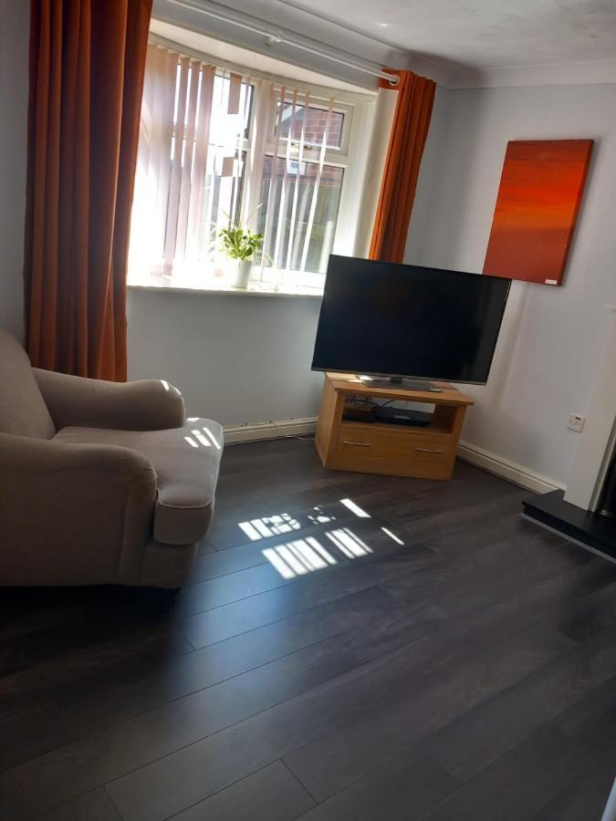 Penllech House - Huku Kwetu Notts - 3 Bedroom Spacious Lovely And Cosy With A Free Parking- Affordable And Suitable To Group Business Travellers Nottingham Zewnętrze zdjęcie