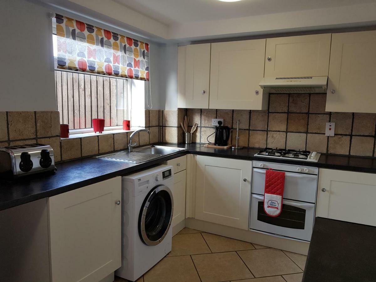 Penllech House - Huku Kwetu Notts - 3 Bedroom Spacious Lovely And Cosy With A Free Parking- Affordable And Suitable To Group Business Travellers Nottingham Zewnętrze zdjęcie