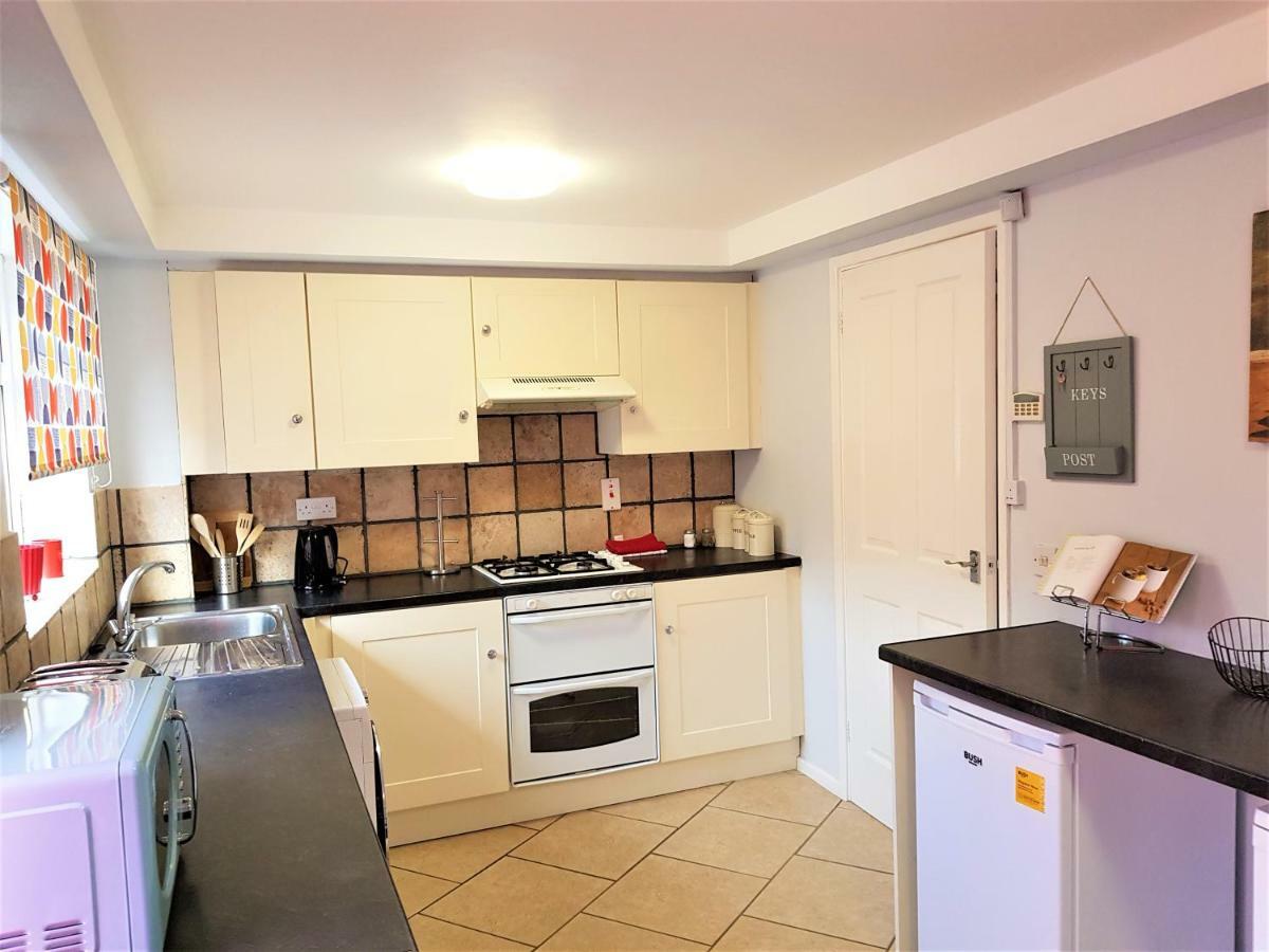 Penllech House - Huku Kwetu Notts - 3 Bedroom Spacious Lovely And Cosy With A Free Parking- Affordable And Suitable To Group Business Travellers Nottingham Zewnętrze zdjęcie