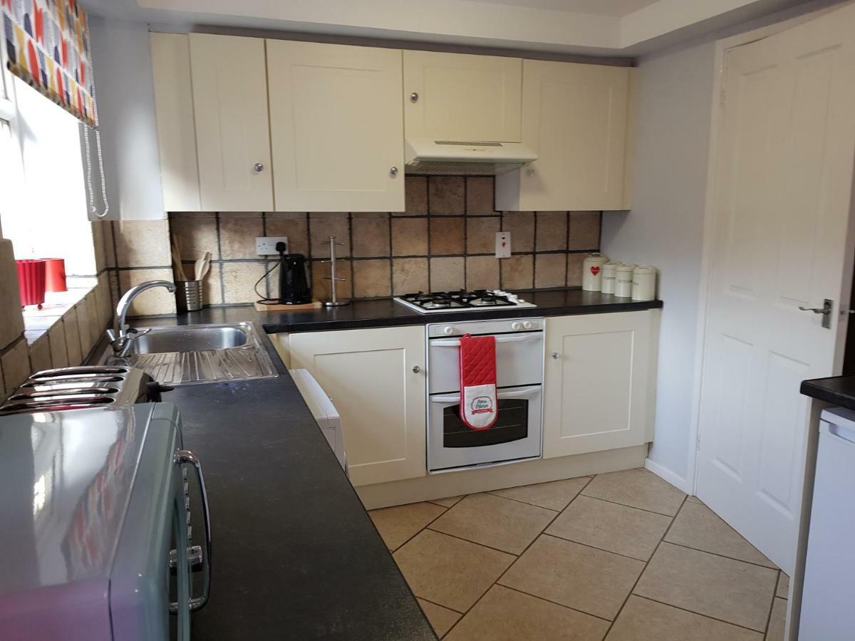 Penllech House - Huku Kwetu Notts - 3 Bedroom Spacious Lovely And Cosy With A Free Parking- Affordable And Suitable To Group Business Travellers Nottingham Zewnętrze zdjęcie