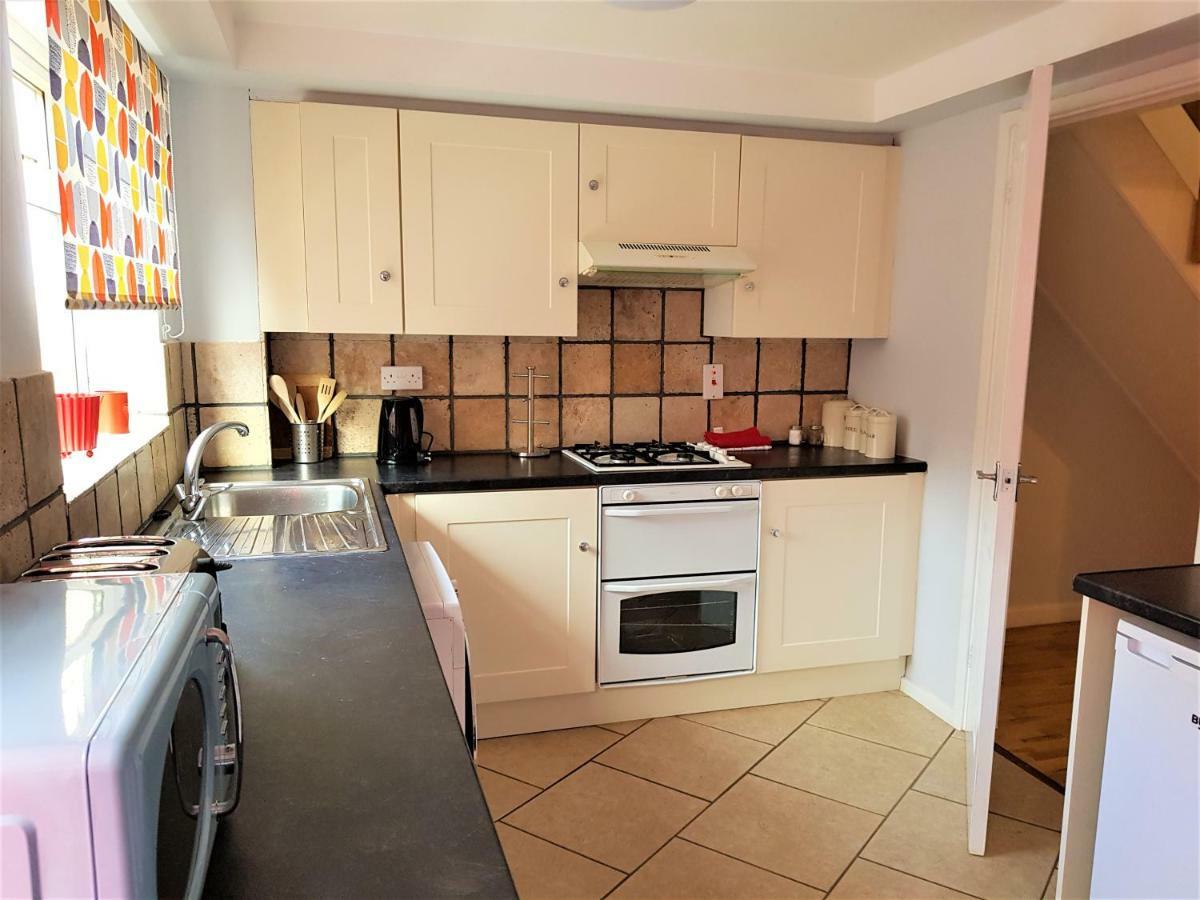 Penllech House - Huku Kwetu Notts - 3 Bedroom Spacious Lovely And Cosy With A Free Parking- Affordable And Suitable To Group Business Travellers Nottingham Zewnętrze zdjęcie