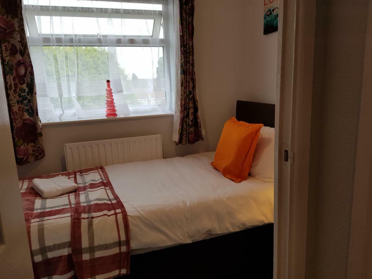 Penllech House - Huku Kwetu Notts - 3 Bedroom Spacious Lovely And Cosy With A Free Parking- Affordable And Suitable To Group Business Travellers Nottingham Zewnętrze zdjęcie